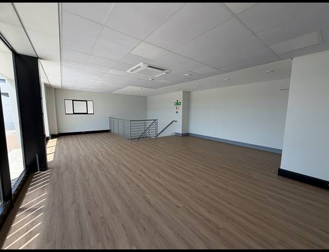 654M² WAREHOUSE TO LET IN STIKLAND INDUSTRIAL